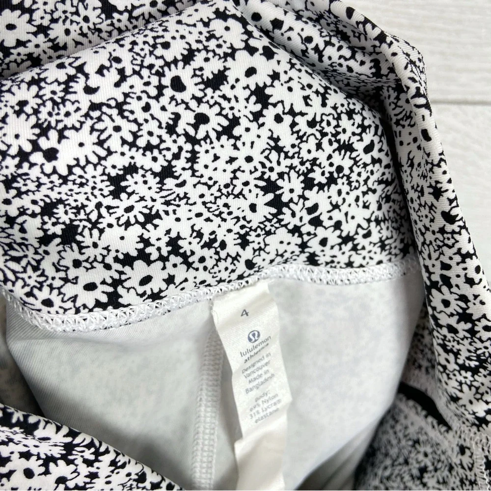 LULULEMON Wunder Under Crop High Rise Legging Ditsy Daisy White Black 4